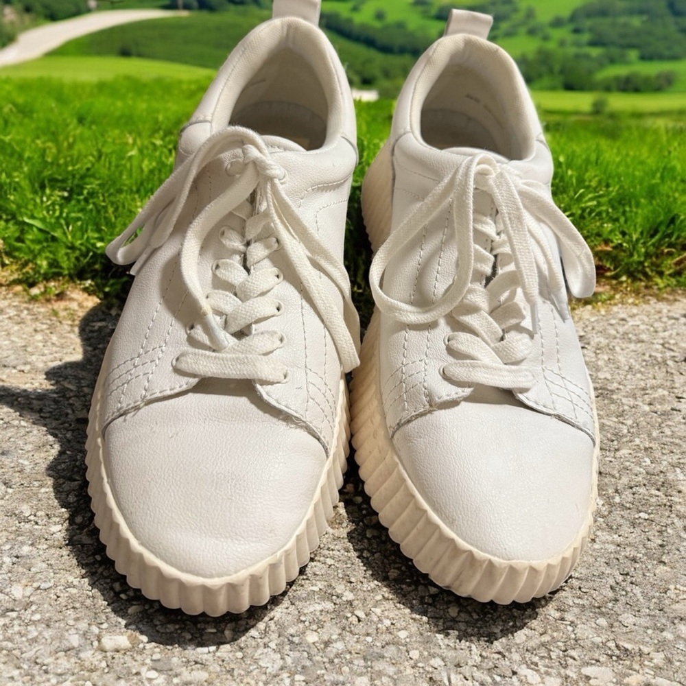 Dolce Vita White Athletic Shoes with Textured Sole